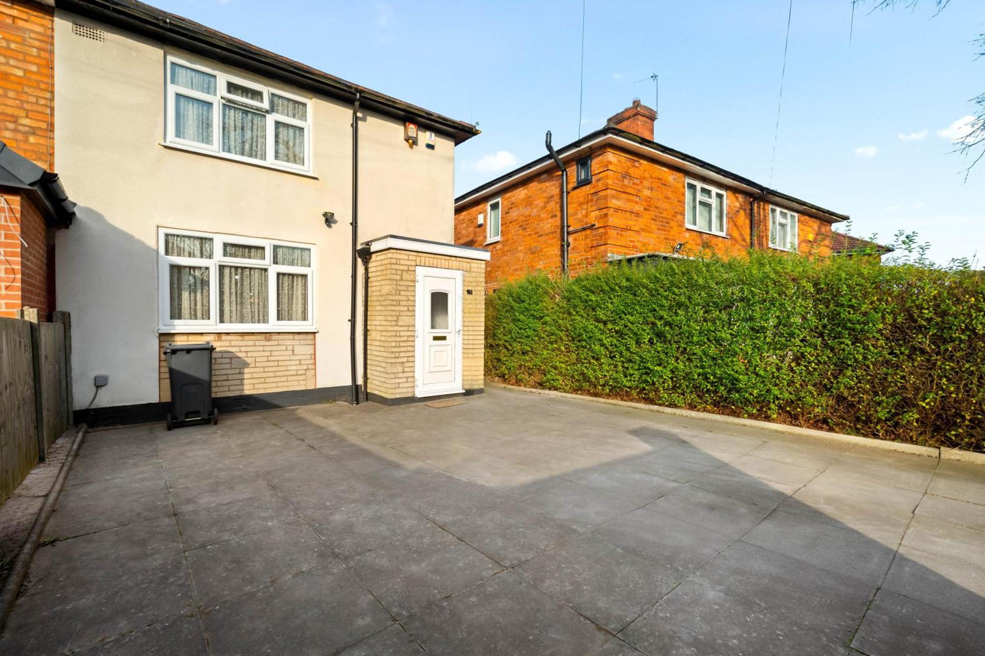 Stylish 3 Bedroom House - Garden - Pool Table - Parking 165m