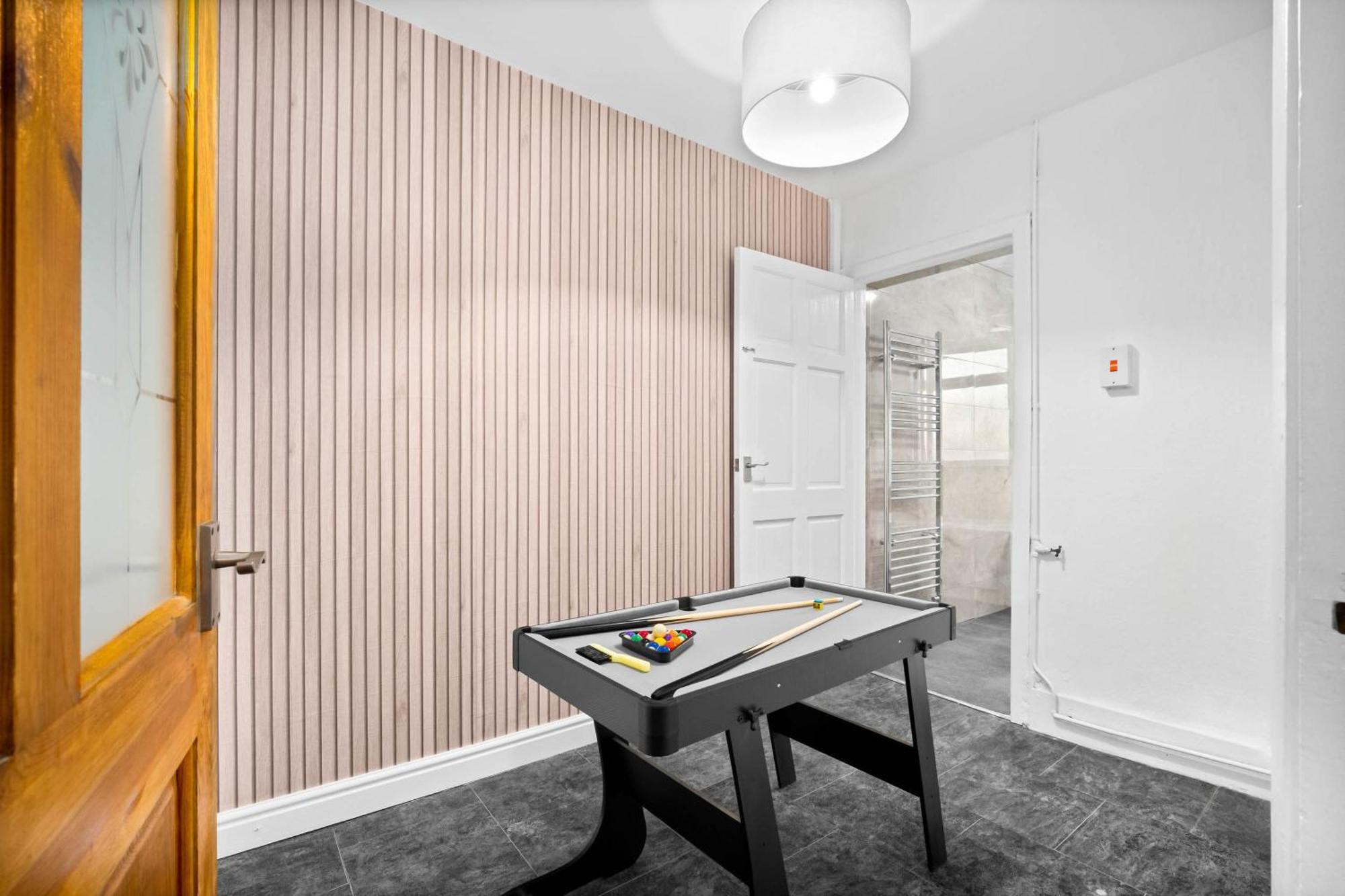 Stylish 3 Bedroom House - Garden - Pool Table - Parking 165m * Birmingham