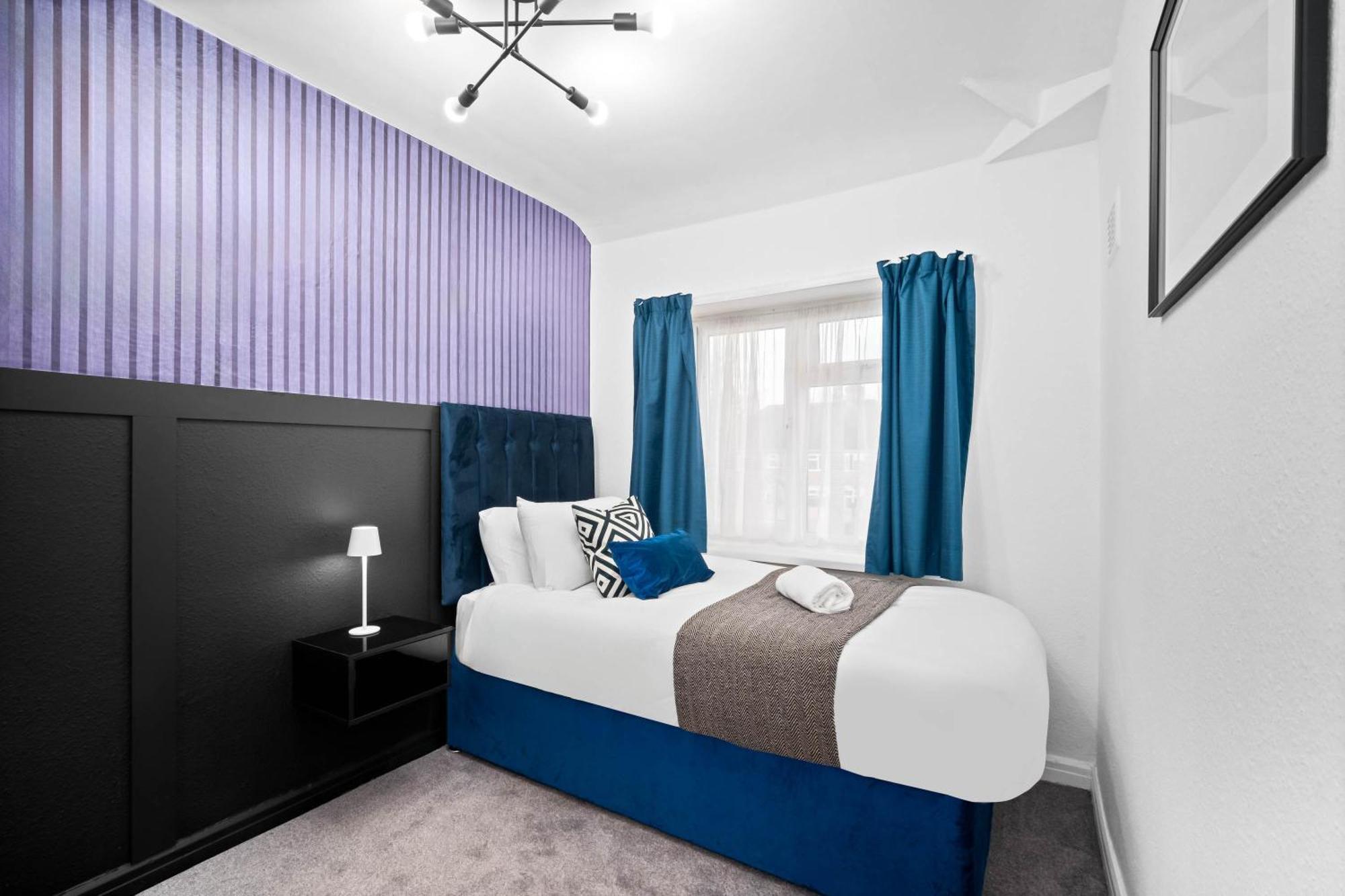 Stylish 3 Bedroom House - Garden - Pool Table - Parking 165m Birmingham