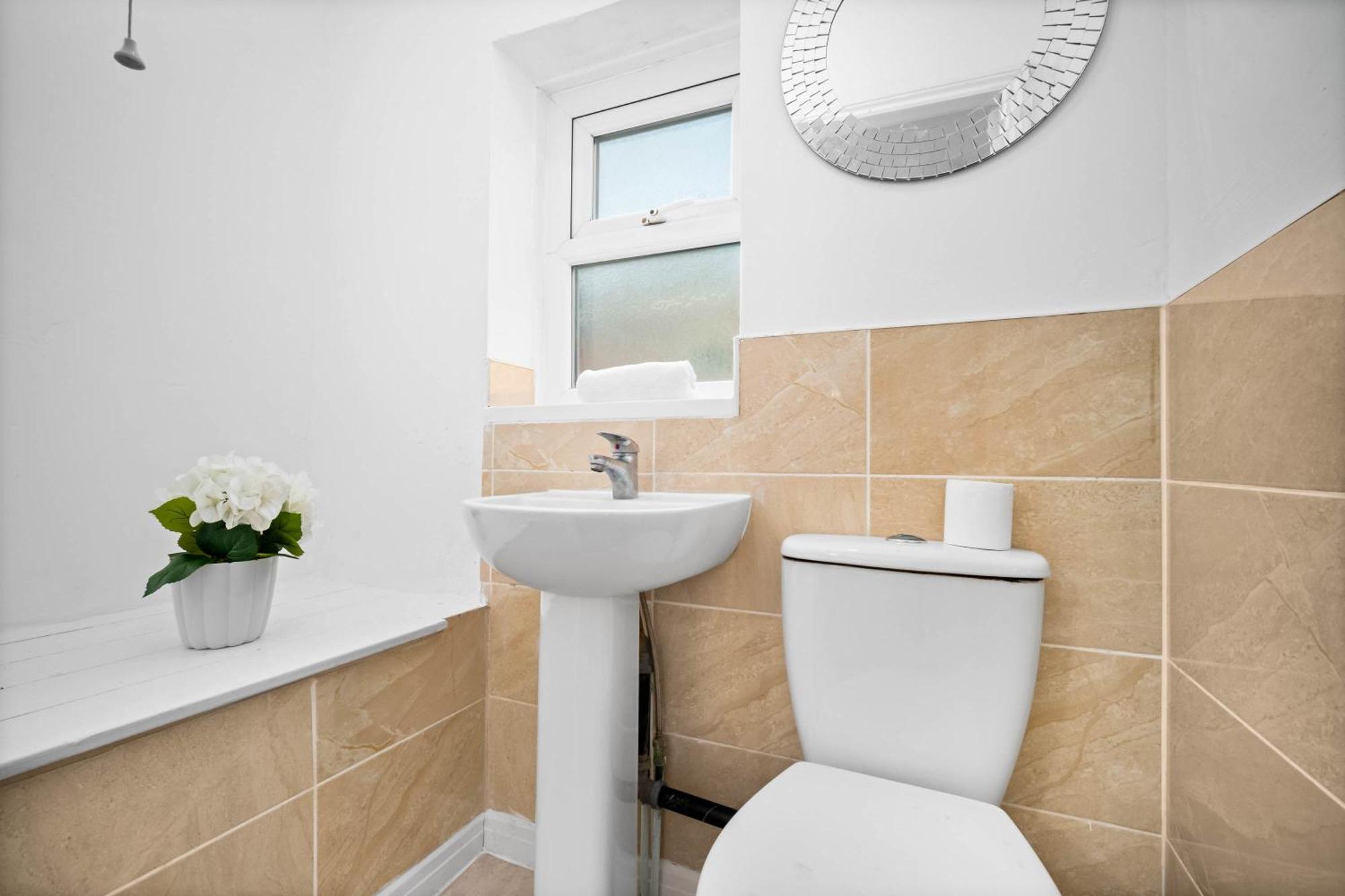 Apartment Stylish 3 Bedroom House - Garden - Pool Table - Parking 165m